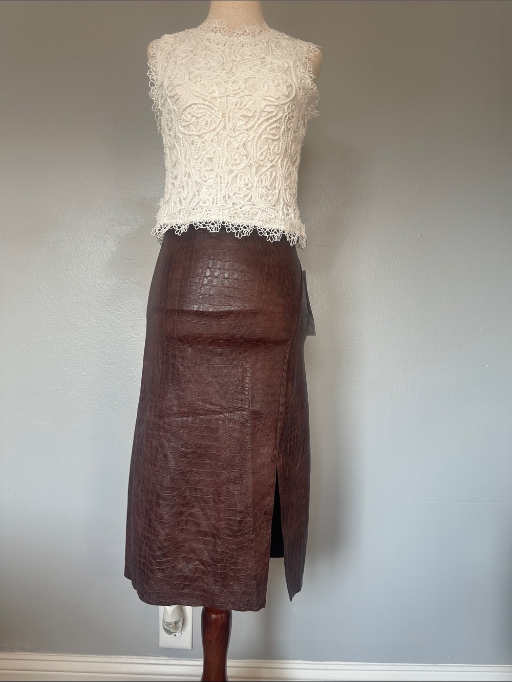 Croc-Embossed Brown Midi Skirt with Front Slit - Picture 2 of 9